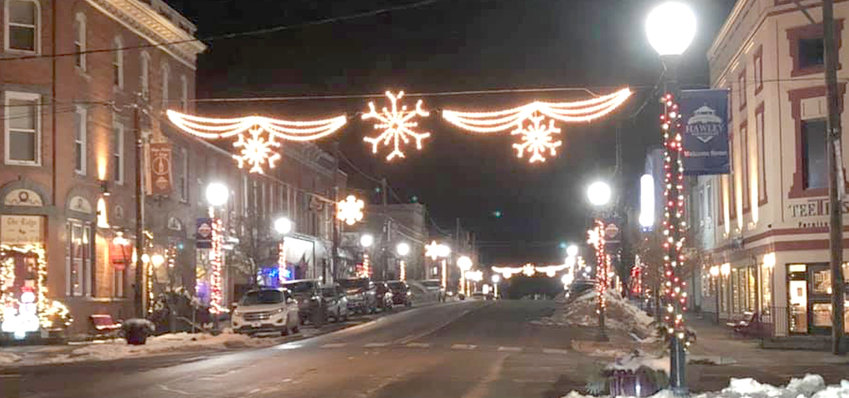 Downtown Hawley shines for the season at Winterfest.